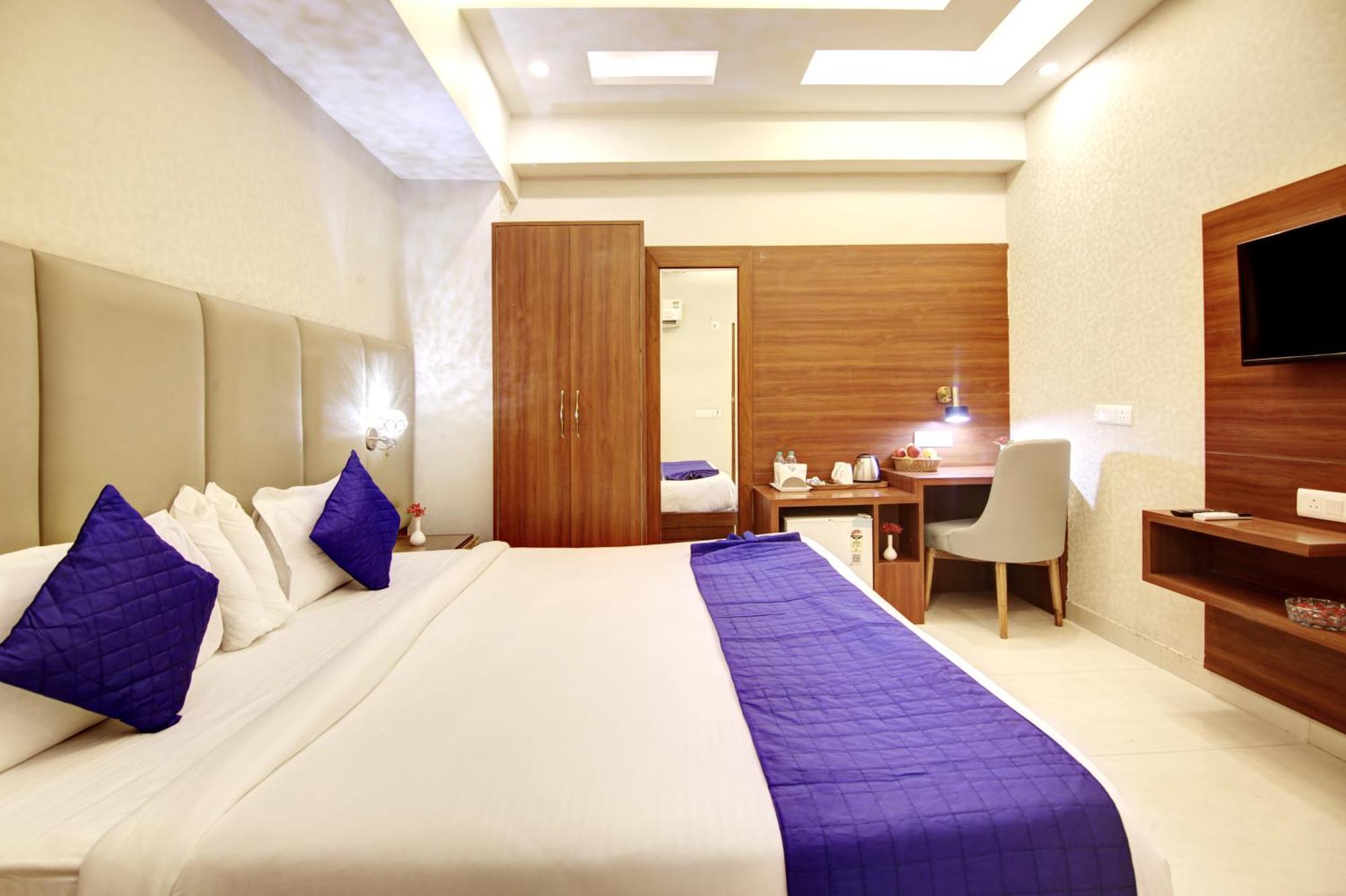Marks Hotel & Banquet Noida Exterior photo