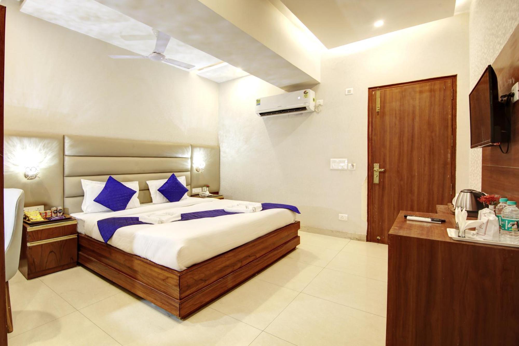 Marks Hotel & Banquet Noida Exterior photo